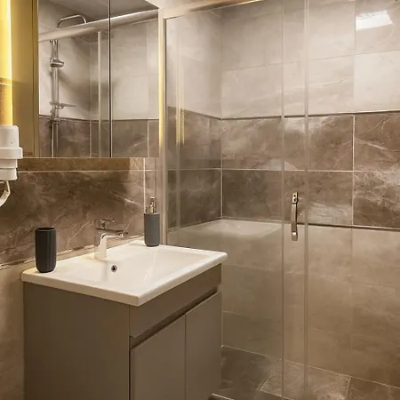 Reflection Of The Bosphorus 伊斯坦布尔