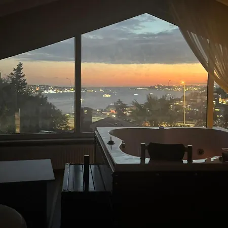 Reflection Of The Bosphorus * איסטמבול