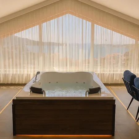 Reflection Of The Bosphorus Hotel Estambul