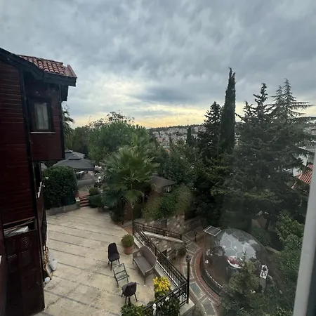 Reflection Of The Bosphorus Estambul